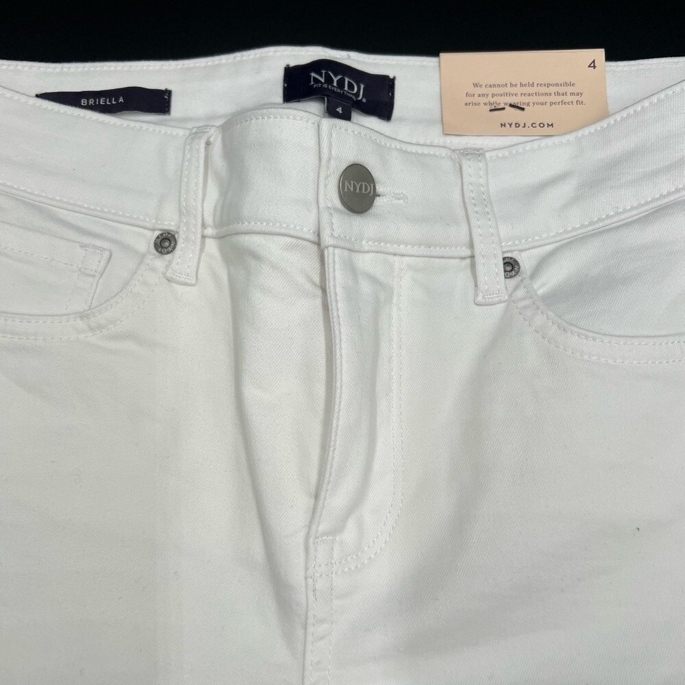 New Women's NYDJ (Not Your Daughters Jeans) Brielle 11"inseam Jean short size 4. - Picture 3 of 8